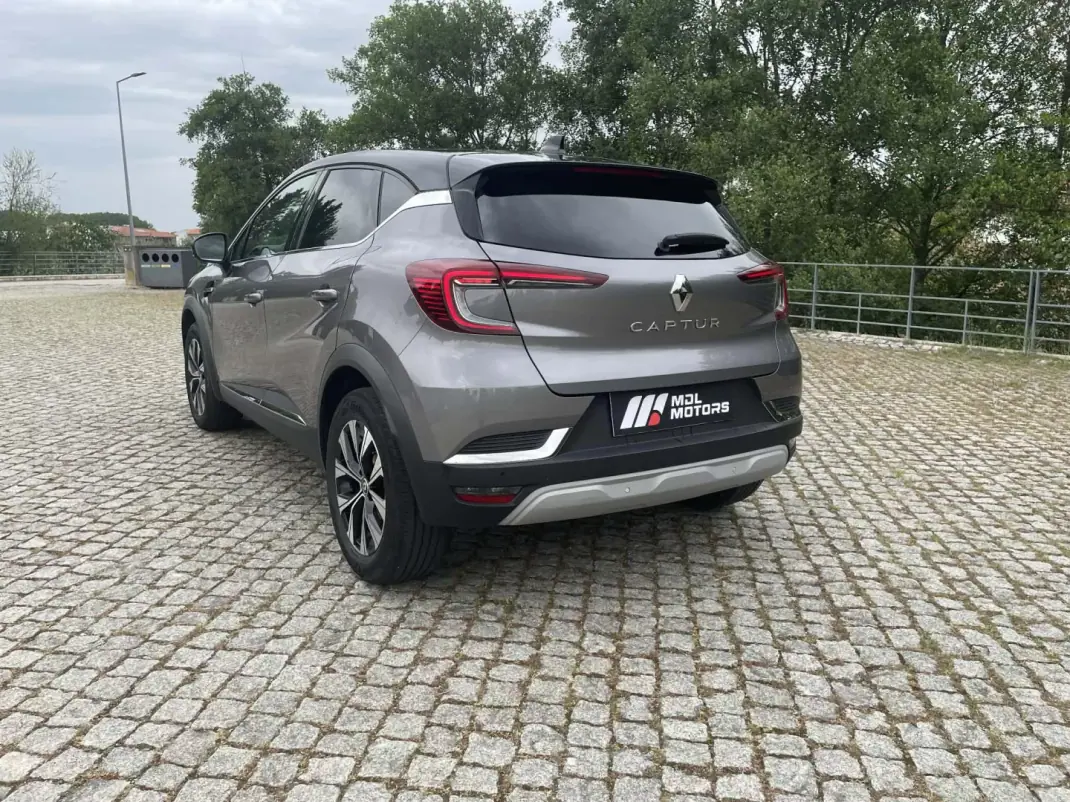 Renault Captur 2023 - 18490 EUR, 63000 km - AUTO.MOTO.pt - 63000km - foto 3 de 10