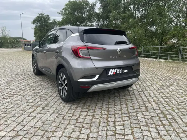 Renault Captur 2023 - 18490 EUR, 63000 km - AUTO.MOTO.pt - 63000km - foto 3 de 10