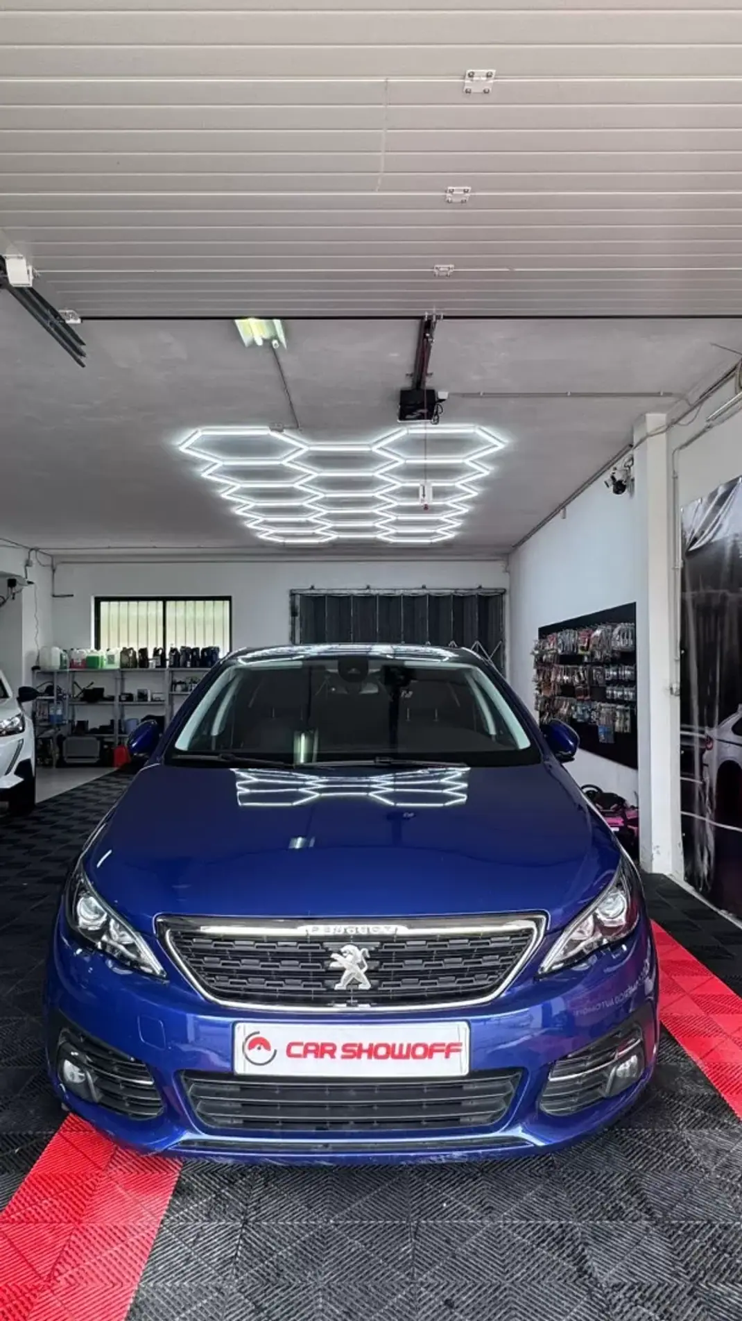 Peugeot 308 2020 - 10900 EUR, 133000 km - AUTO.MOTO.pt - 133000km - foto 1 de 10