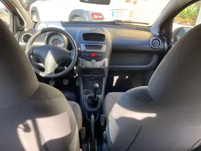 Peugeot 107 2008 - 4500 EUR, 171000 km - AUTO.MOTO.pt - 171000km - foto 9 de 17