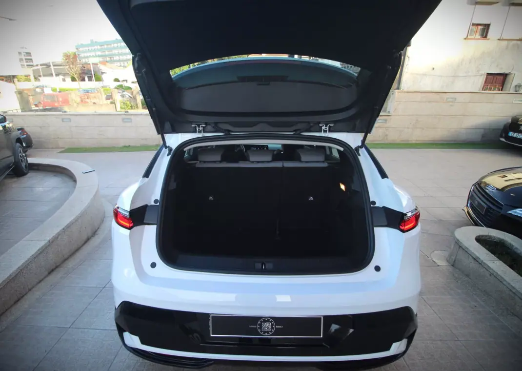 Renault Mégane E-Tech 2022 - 21000 EUR, 31000 km - AUTO.MOTO.pt - 31000km - foto 27 de 29