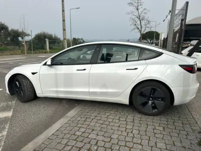 Tesla Model 3 2021 - 29900 EUR, 69729 km - AUTO.MOTO.pt - 69729km - foto 6 de 19