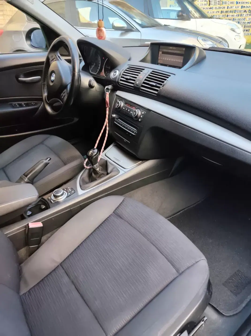 BMW 118 2008 - 7350 EUR, 221000 km - AUTO.MOTO.pt - 221000km - foto 8 de 11