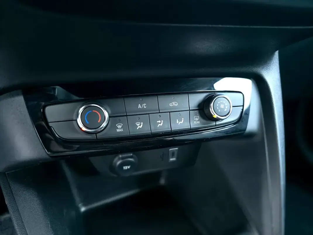 Opel Corsa 2024 - 18590 EUR, 38000 km - AUTO.MOTO.pt - 38000km - foto 21 de 34