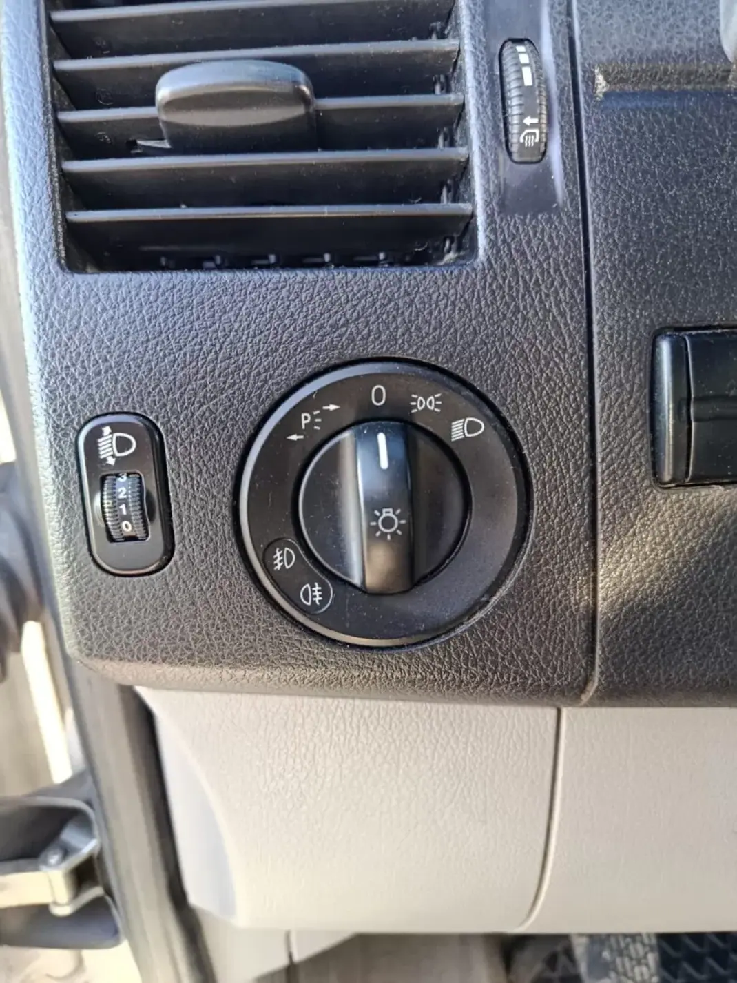 Volkswagen Crafter 2013 - 123 EUR, 123 km - AUTO.MOTO.pt - 123km - foto 4 de 8