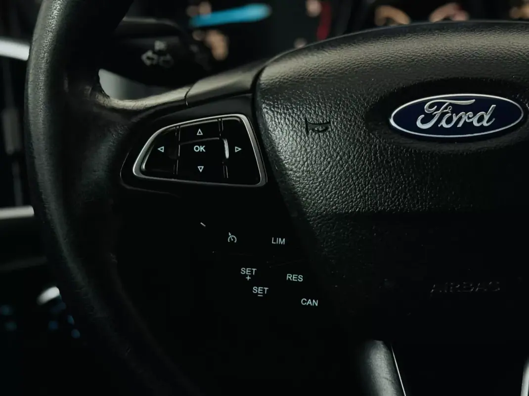 Ford Focus 2015 - 9750 EUR, 182000 km - AUTO.MOTO.pt - 182000km - foto 27 de 49