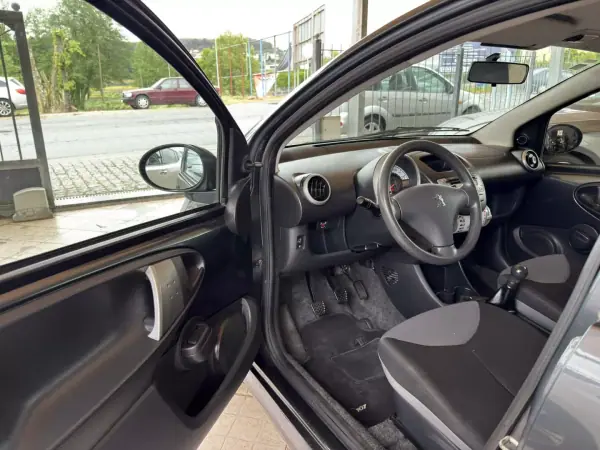 Peugeot 107 2013 - 6950 EUR, 152714 km - AUTO.MOTO.pt - 152714km - foto 15 de 21