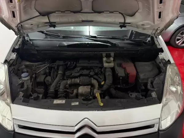 Citroën Berlingo 2015 - 7900 EUR, 221000 km - AUTO.MOTO.pt - 221000km - foto 26 de 29