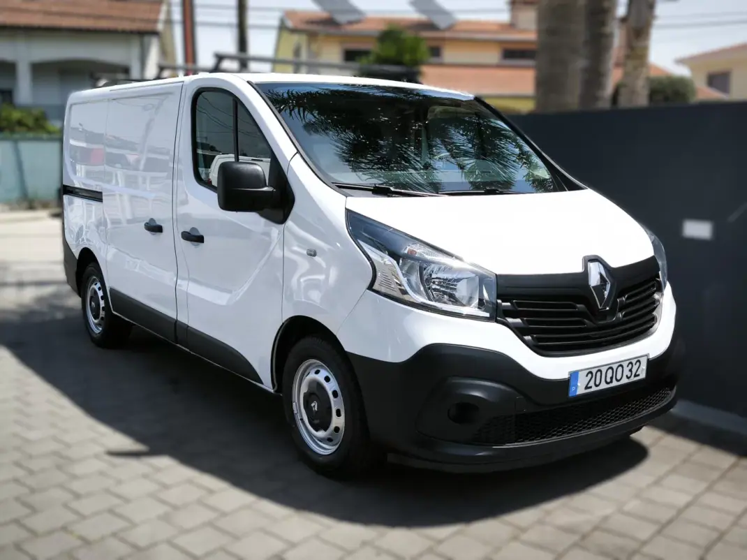 Renault 2015 - 9950 EUR, 225495 km - AUTO.MOTO.pt - 225495km - foto 5 de 32