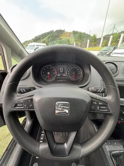 SEAT Ibiza 2016 - 10490 EUR, 93800 km - AUTO.MOTO.pt - 93800km - foto 10 de 11