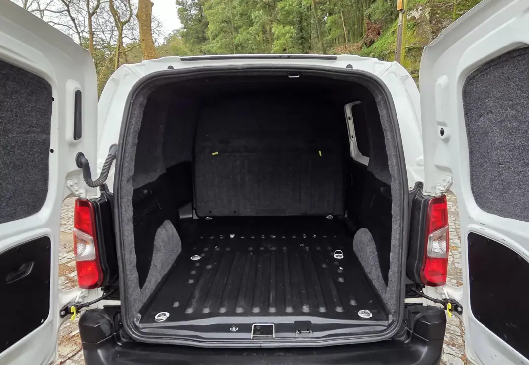 Peugeot 2021 - 12250 EUR, 171000 km - AUTO.MOTO.pt - 171000km - foto 16 de 20