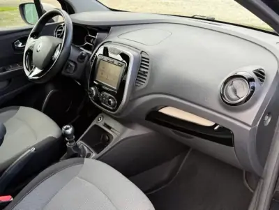 Renault Captur 2017 - 12500 EUR, 112400 km - AUTO.MOTO.pt - 112400km - foto 18 de 27