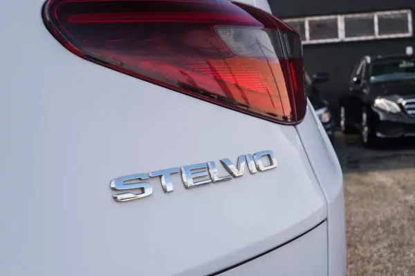 Alfa Romeo Stelvio 2017 - 29400 EUR, 139000 km - AUTO.MOTO.pt - 139000km - foto 12 de 35