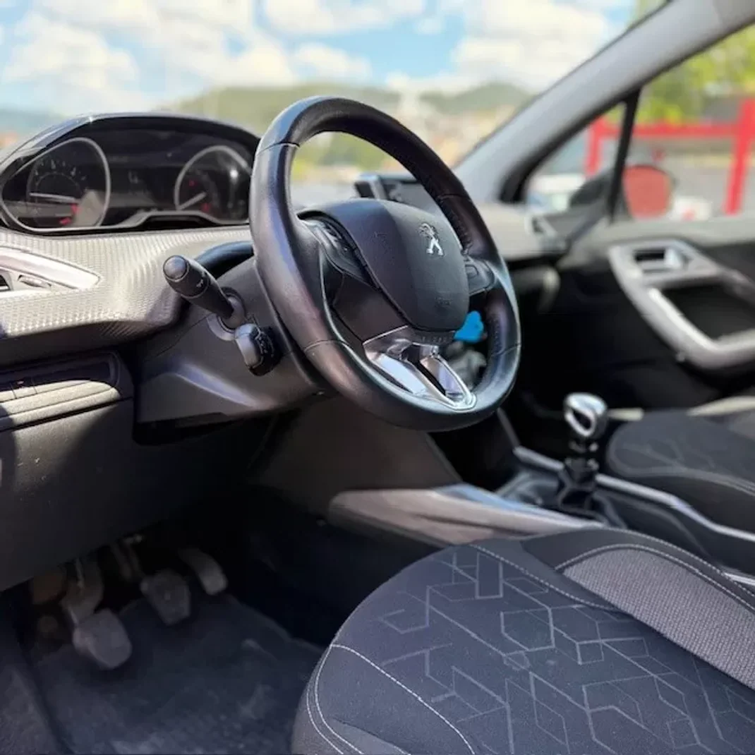 Peugeot 2008 2019 - 15900 EUR, 110000 km - AUTO.MOTO.pt - 110000km - foto 9 de 16