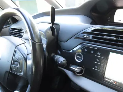 Citroën C4 Picasso 2017 - 12990 EUR, 175000 km - AUTO.MOTO.pt - 175000km - foto 28 de 44