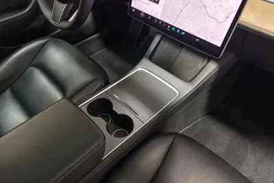 Tesla Model 3 2021 - 25450 EUR, 58710 km - AUTO.MOTO.pt - 58710km - foto 47 de 56