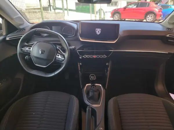Peugeot 208 2024 - 18950 EUR, 41000 km - AUTO.MOTO.pt - 41000km - foto 8 de 11