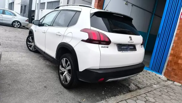 Peugeot 2008 2017 - 9900 EUR, 113000 km - AUTO.MOTO.pt - 113000km - foto 14 de 15