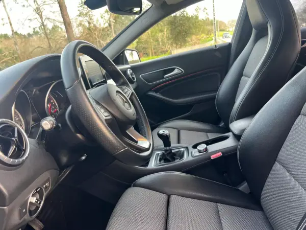 Mercedes-Benz CLA 180 2017 - 18650 EUR, 124000 km - AUTO.MOTO.pt - 124000km - foto 24 de 38