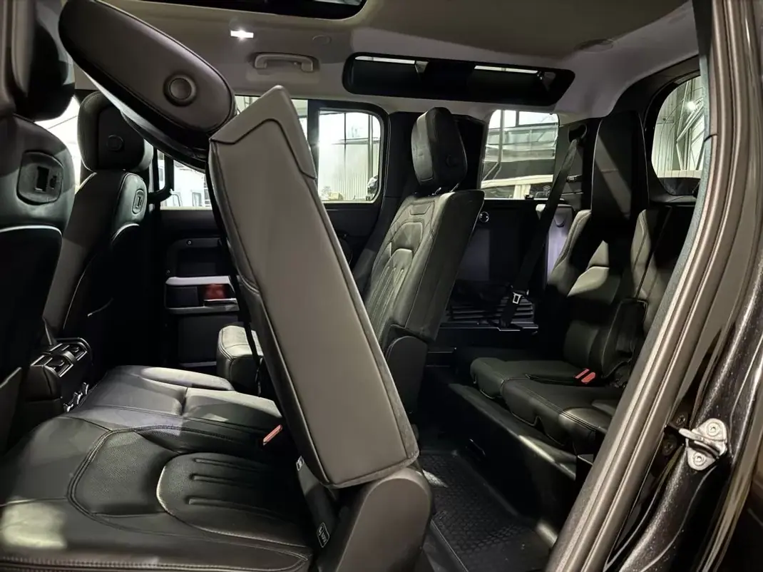 Land Rover Defender 2020 - 89900 EUR, 121000 km - 121000km - foto 45 de 60