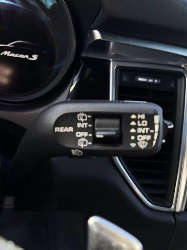 Porsche Macan 2014 - 39000 EUR, 218500 km - AUTO.MOTO.pt - 218500km - foto 24 de 37