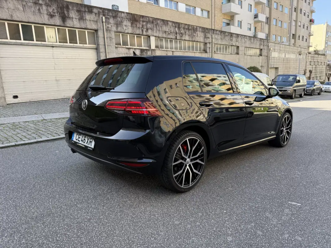Volkswagen Golf 2016 - 13950 EUR, 258000 km - AUTO.MOTO.pt - 258000km - foto 4 de 15