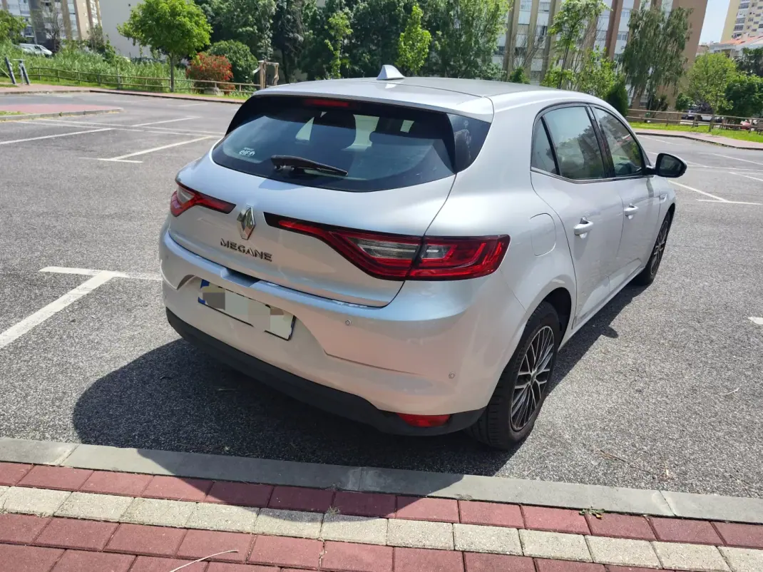 Renault Mégane 2016 - 8780 EUR, 252000 km - AUTO.MOTO.pt - 252000km - foto 8 de 36