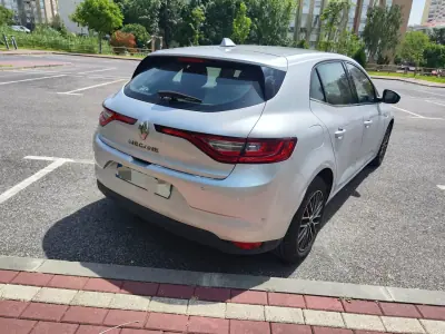 Renault Mégane 2016 - 8780 EUR, 252000 km - AUTO.MOTO.pt - 252000km - foto 8 de 36