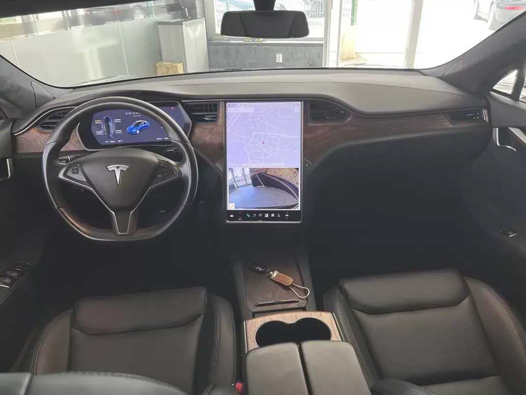 Tesla Model S 2020 - 46800 EUR, 44110 km - 44110km - foto 10 de 25