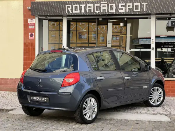 Renault Clio 2008 - 4990 EUR, 255000 km - AUTO.MOTO.pt - 255000km - foto 15 de 31