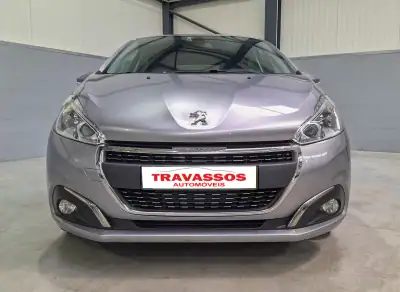 Peugeot 208 2019 - 13300 EUR, 120752 km - AUTO.MOTO.pt - 120752km - foto 4 de 8