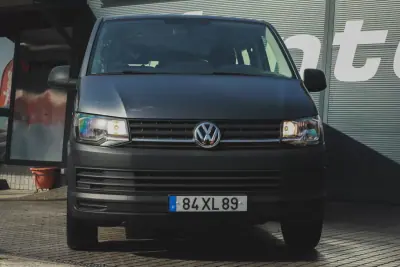 Volkswagen Transporter 2019 - 26950 EUR, 201710 km - AUTO.MOTO.pt - 201710km - foto 5 de 25