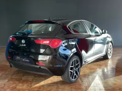 Alfa Romeo Giulietta 2012 - 11900 EUR, 149326 km - AUTO.MOTO.pt - 149326km - foto 3 de 8