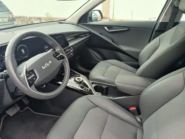 Kia Niro EV 2024 - 27990 EUR, 57400 km - AUTO.MOTO.pt - 57400km - foto 20 de 20
