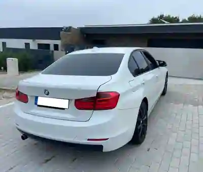 BMW 316 2012 - 11750 EUR, 199000 km - foto 4 de 15