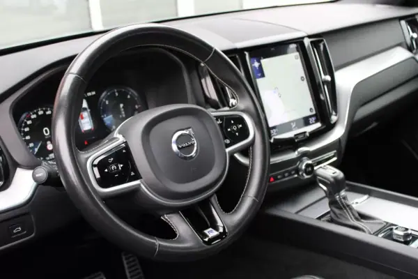 Volvo XC 60 2020 - 33990 EUR, 168000 km - AUTO.MOTO.pt - 168000km - foto 26 de 37