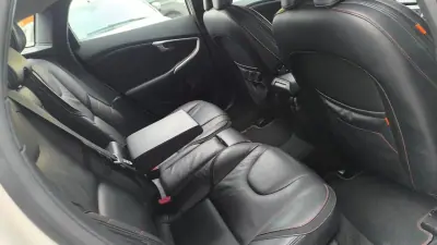 Volvo V40 2014 - 11900 EUR, 205000 km - AUTO.MOTO.pt - 205000km - foto 12 de 20