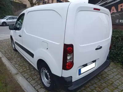 Peugeot Partner 1.6 HDI 100cv 3 Lug 2017 - 9990 EUR, 224423 km - AUTO.MOTO.pt - 224423km - foto 5 de 9