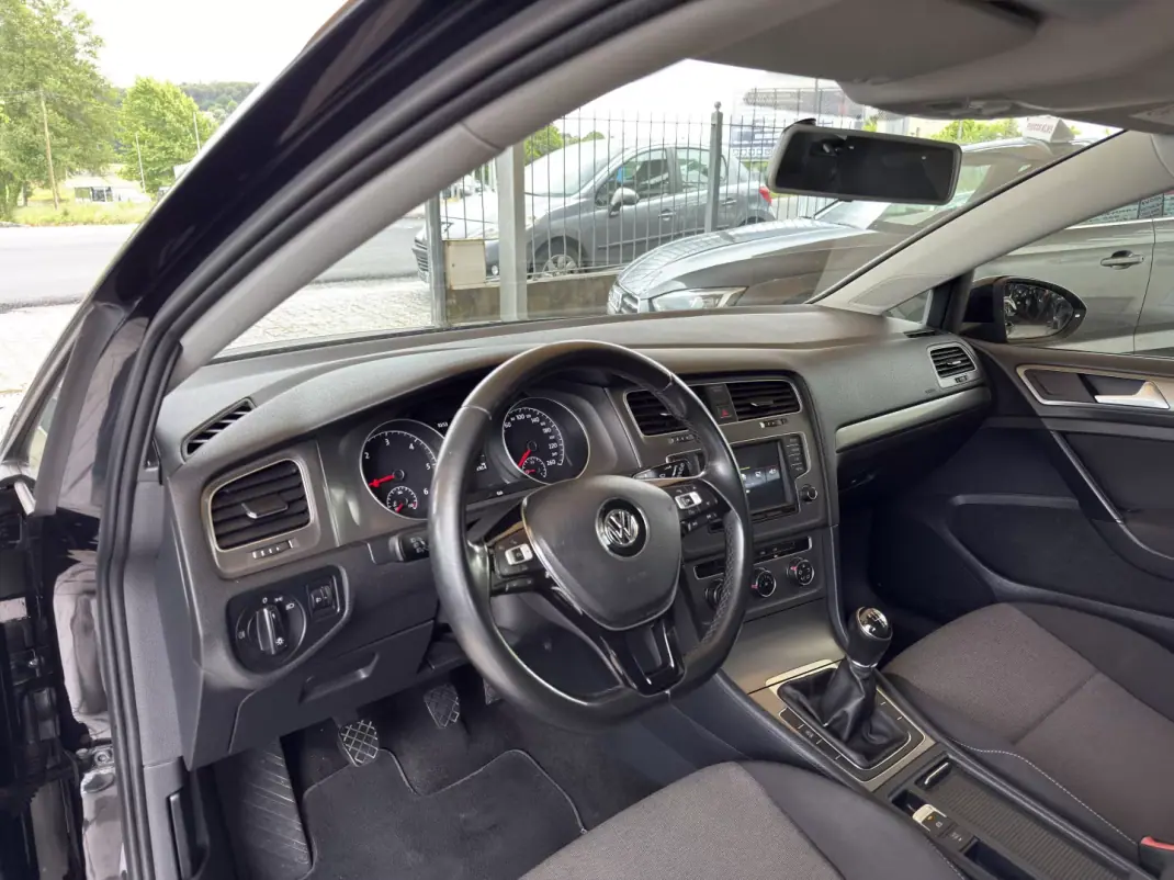 Volkswagen Golf 2015 - 12500 EUR, 195718 km - AUTO.MOTO.pt - 195718km - foto 12 de 27