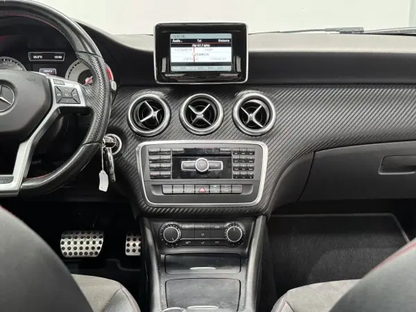 Mercedes-Benz A 180 2015 - 18990 EUR, 117000 km - AUTO.MOTO.pt - 117000km - foto 24 de 36