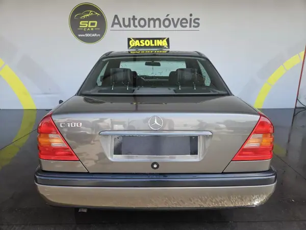 Mercedes-Benz C 180 1993 - 3500 EUR, 180000 km - AUTO.MOTO.pt - 180000km - foto 4 de 12