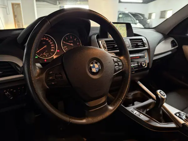 BMW 116 2015 - 12800 EUR, 187000 km - AUTO.MOTO.pt - 187000km - foto 17 de 25