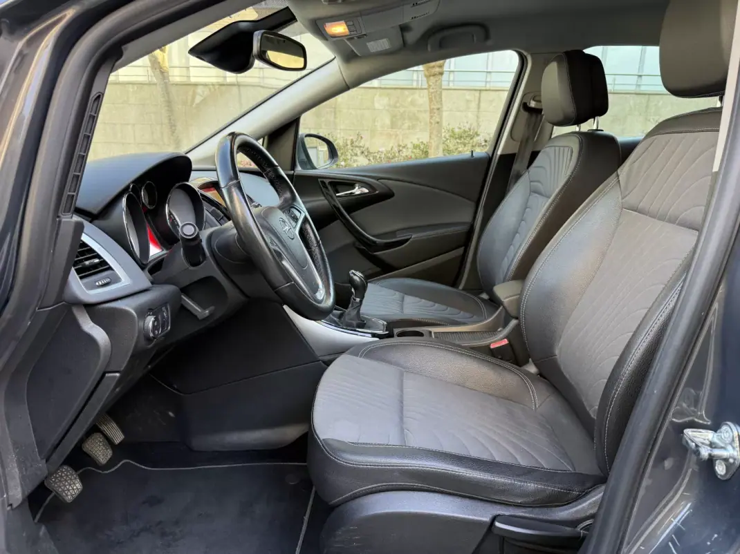 Opel Astra 2015 - 9950 EUR, 112000 km - AUTO.MOTO.pt - 112000km - foto 10 de 12