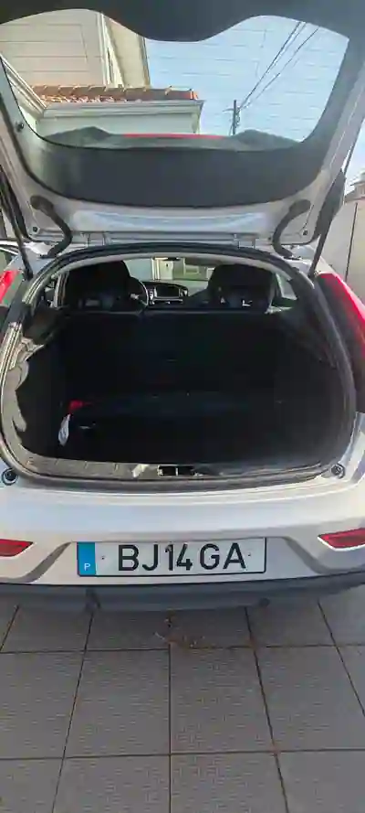 Volvo V40 2013 - 7600 EUR, 290000 km - AUTO.MOTO.pt - 290000km - foto 13 de 14