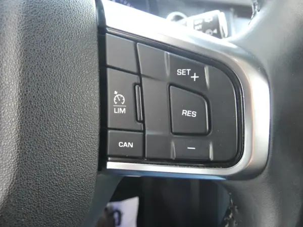 Land Rover Discovery Sport 2016 - 18750 EUR, 220000 km - AUTO.MOTO.pt - 220000km - foto 24 de 30