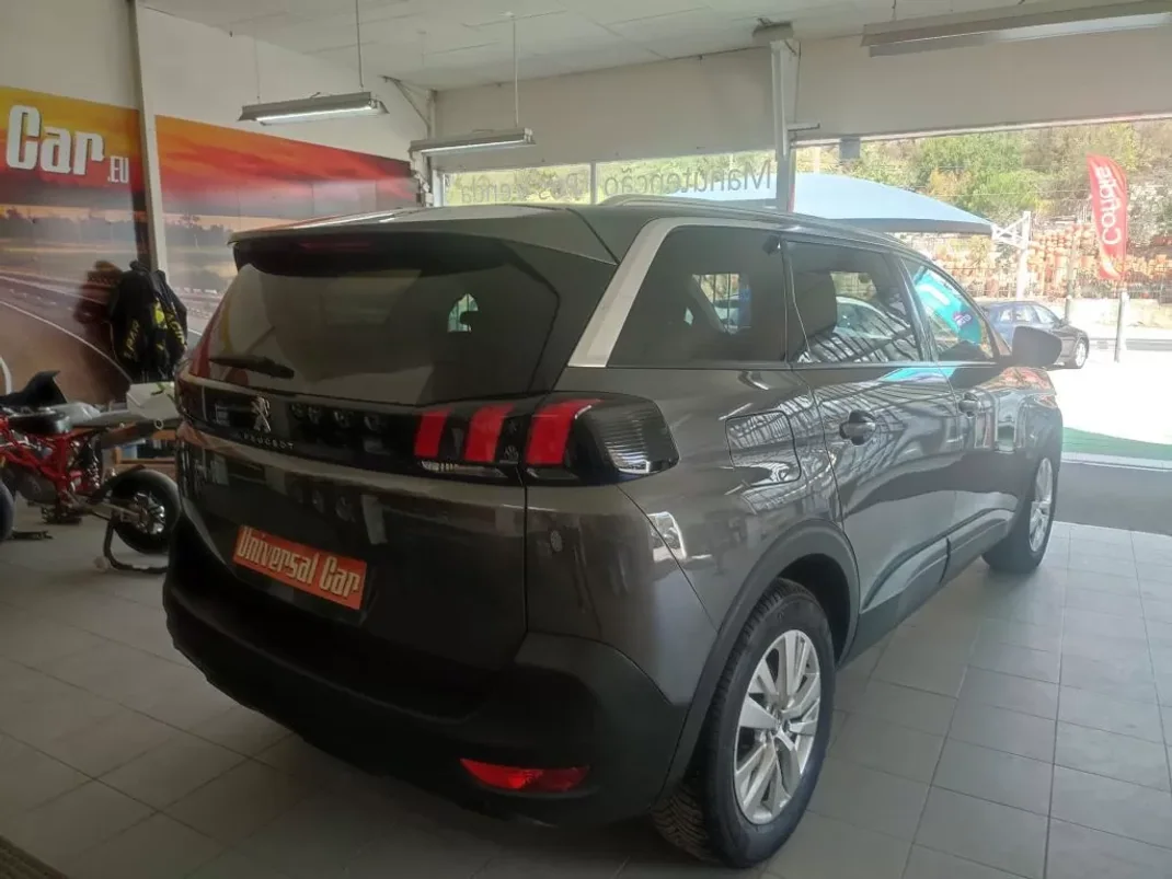 Peugeot 5008 2017 - 19999 EUR, 172000 km - AUTO.MOTO.pt - 172000km - foto 3 de 20