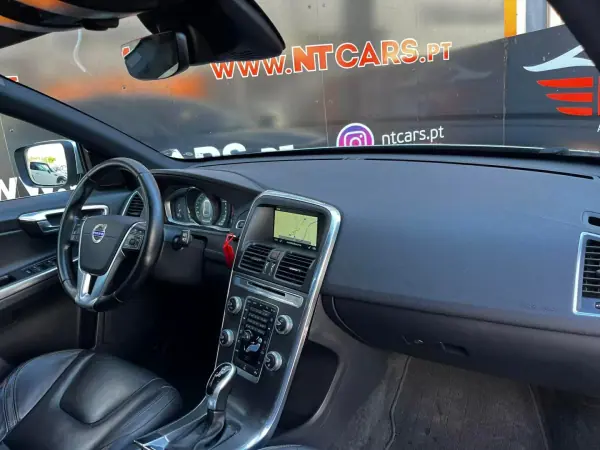 Volvo XC 60 2016 - 22900 EUR, 182664 km - AUTO.MOTO.pt - 182664km - foto 11 de 18