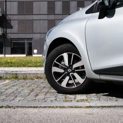 Renault Clio 2018 - 12900 EUR, 89758 km - 89758km - foto 4 de 23