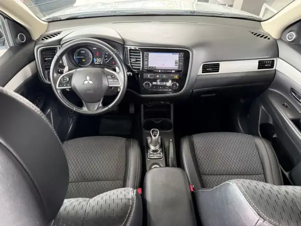 Mitsubishi Outlander 2015 - 15990 EUR, 157367 km - AUTO.MOTO.pt - 157367km - foto 18 de 28