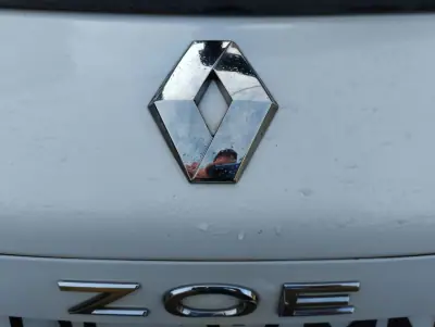 Renault Zoe 2020 - 12950 EUR, 110000 km - AUTO.MOTO.pt - 110000km - foto 10 de 27